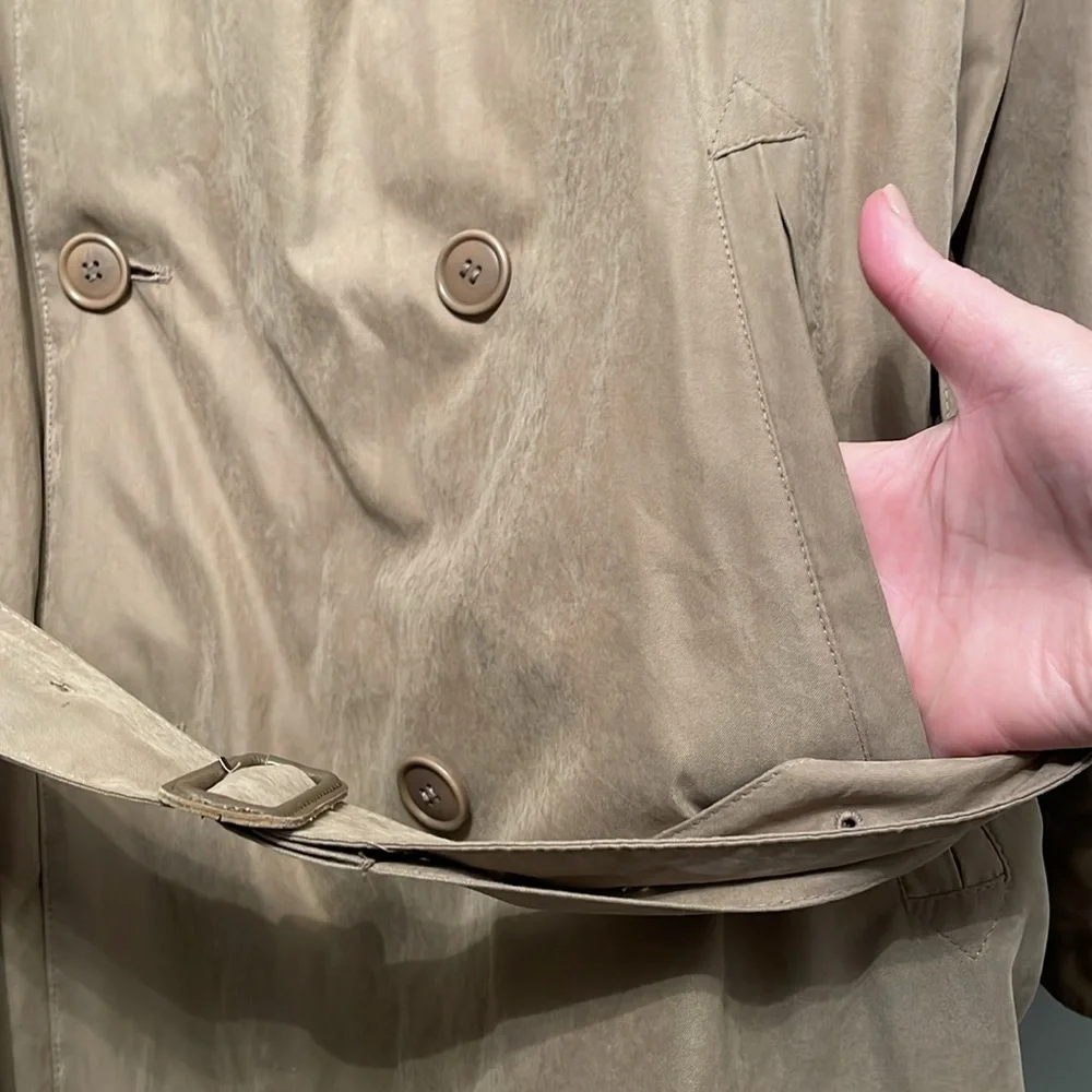LONDON FOG RAIN COAT WITH LINER SIZE 42 long. Camel